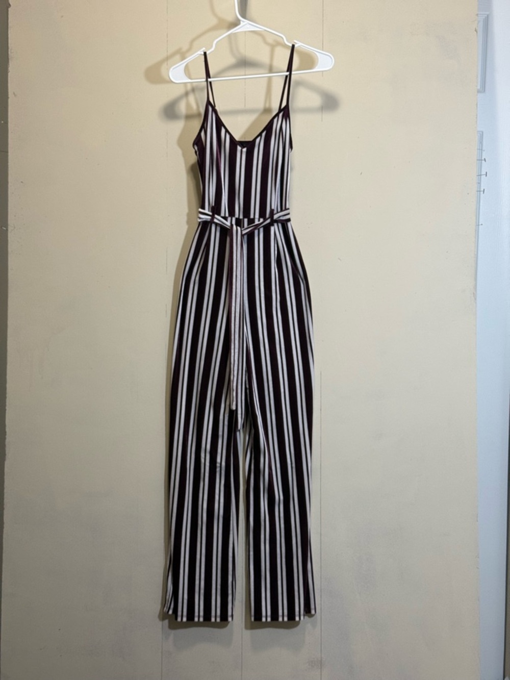 Forever 21 Woman’s Sz S Plum Purple and White Striped Velvet Jumpsuit Tie Waist